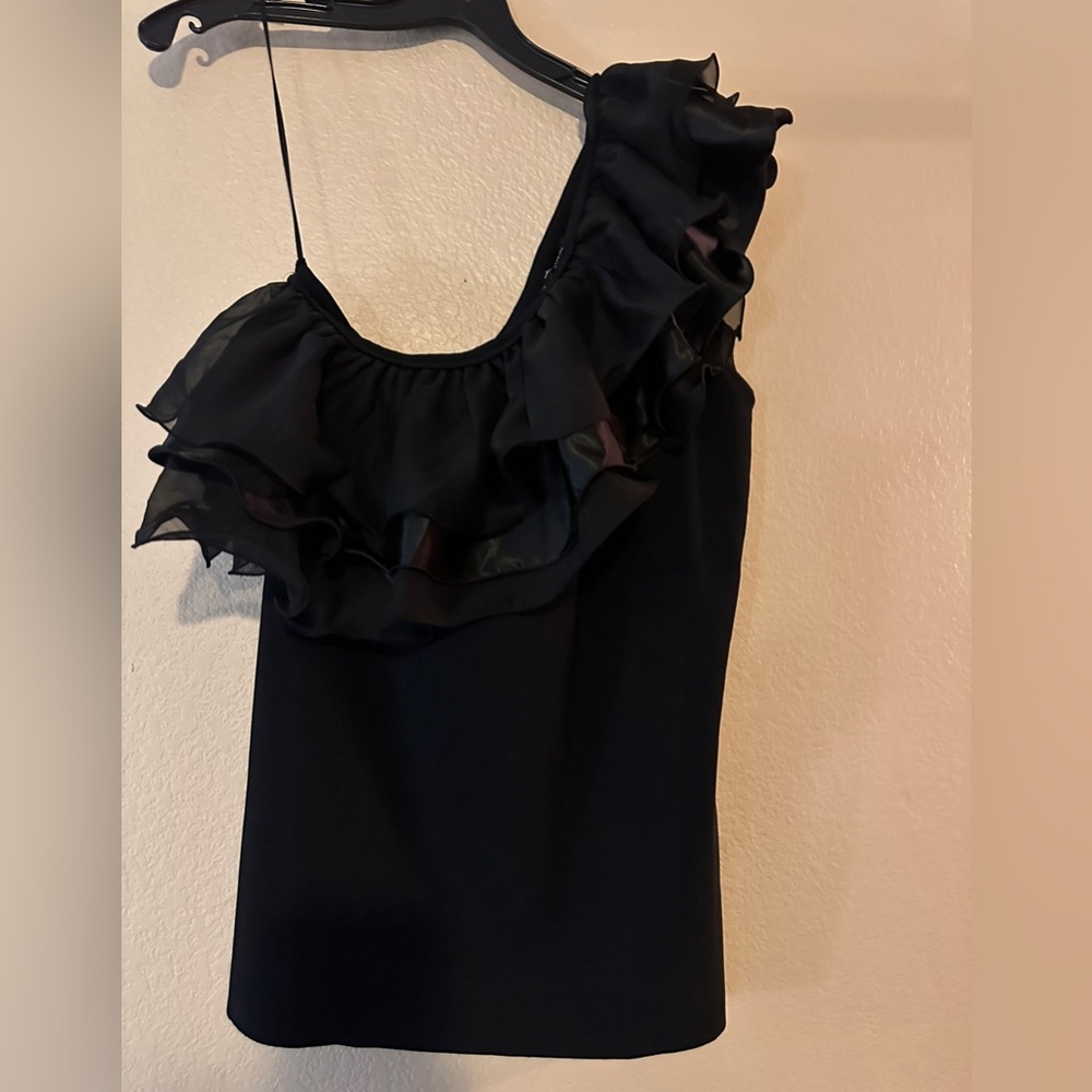 NWT DOLCE CABO RUFFLE ONE-SHOULDER TOP - Picture 3 of 6